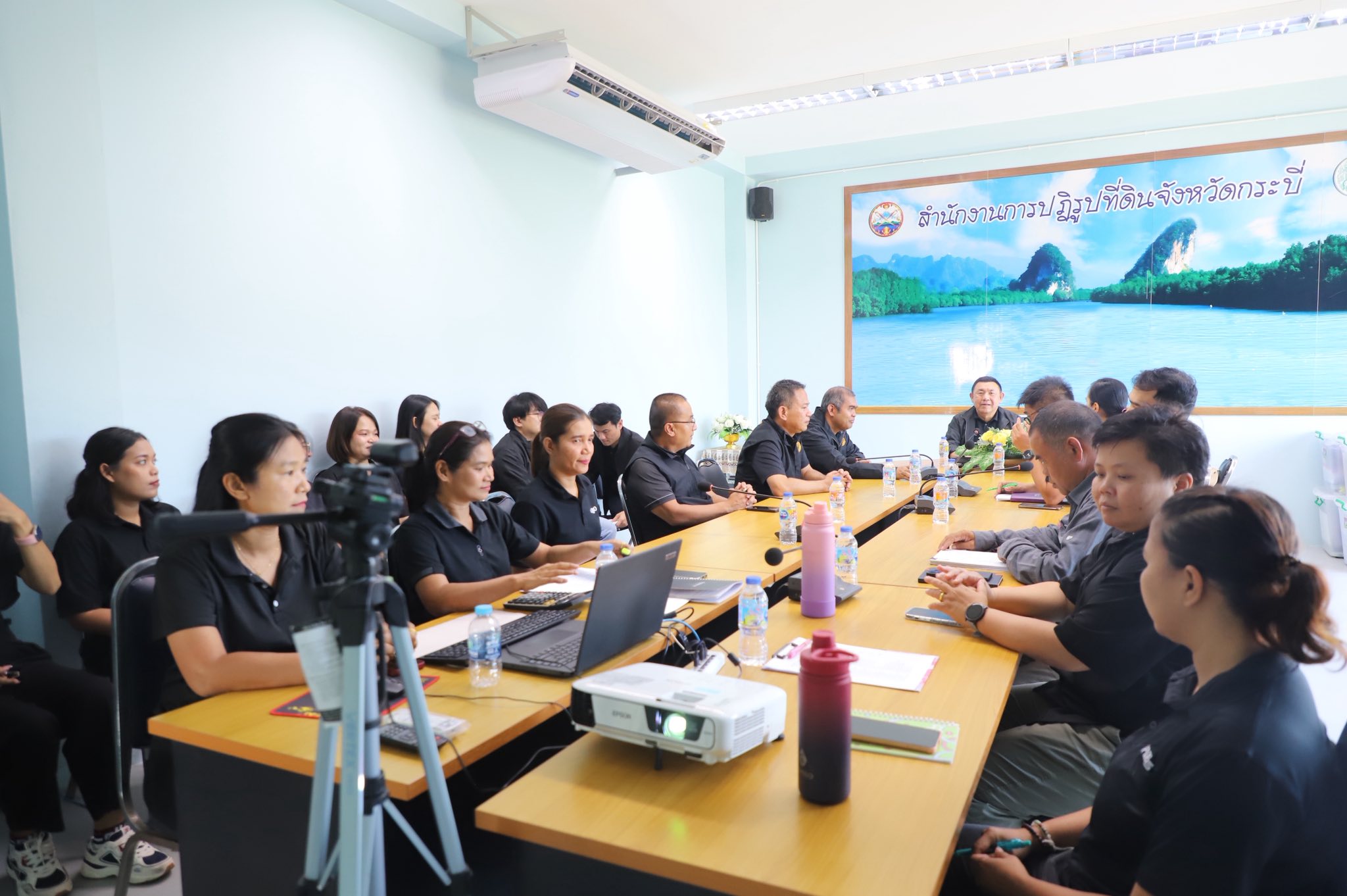 title - เลขาฯ ส.ป.ก. ลงพื้นที่ตรวจเยี่ยม พร้อมให้กำลังใจเจ้าหน้าที่ ส.ป.ก.กระบี่